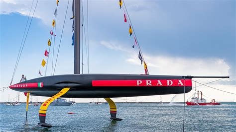 luna rossa prada bateau